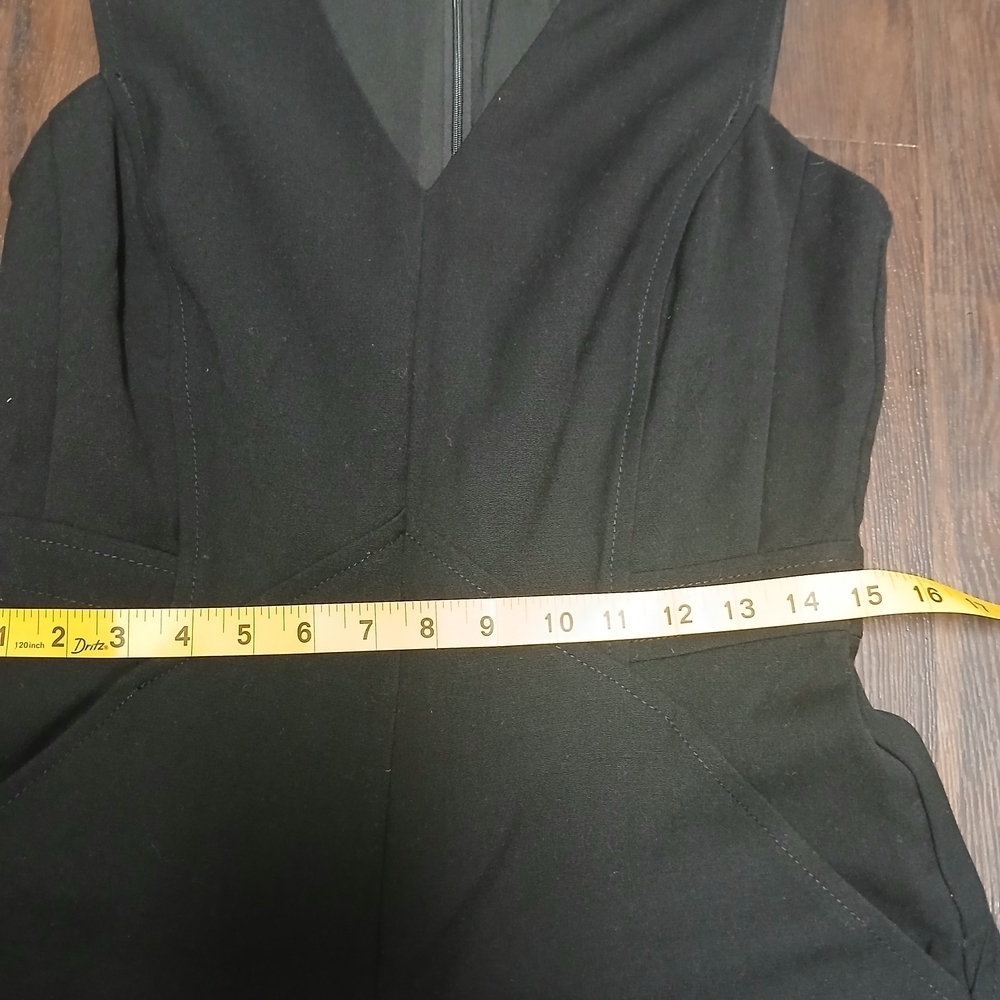 Elegant Black V-Neck Jumpsuit - Picture 4 of 9